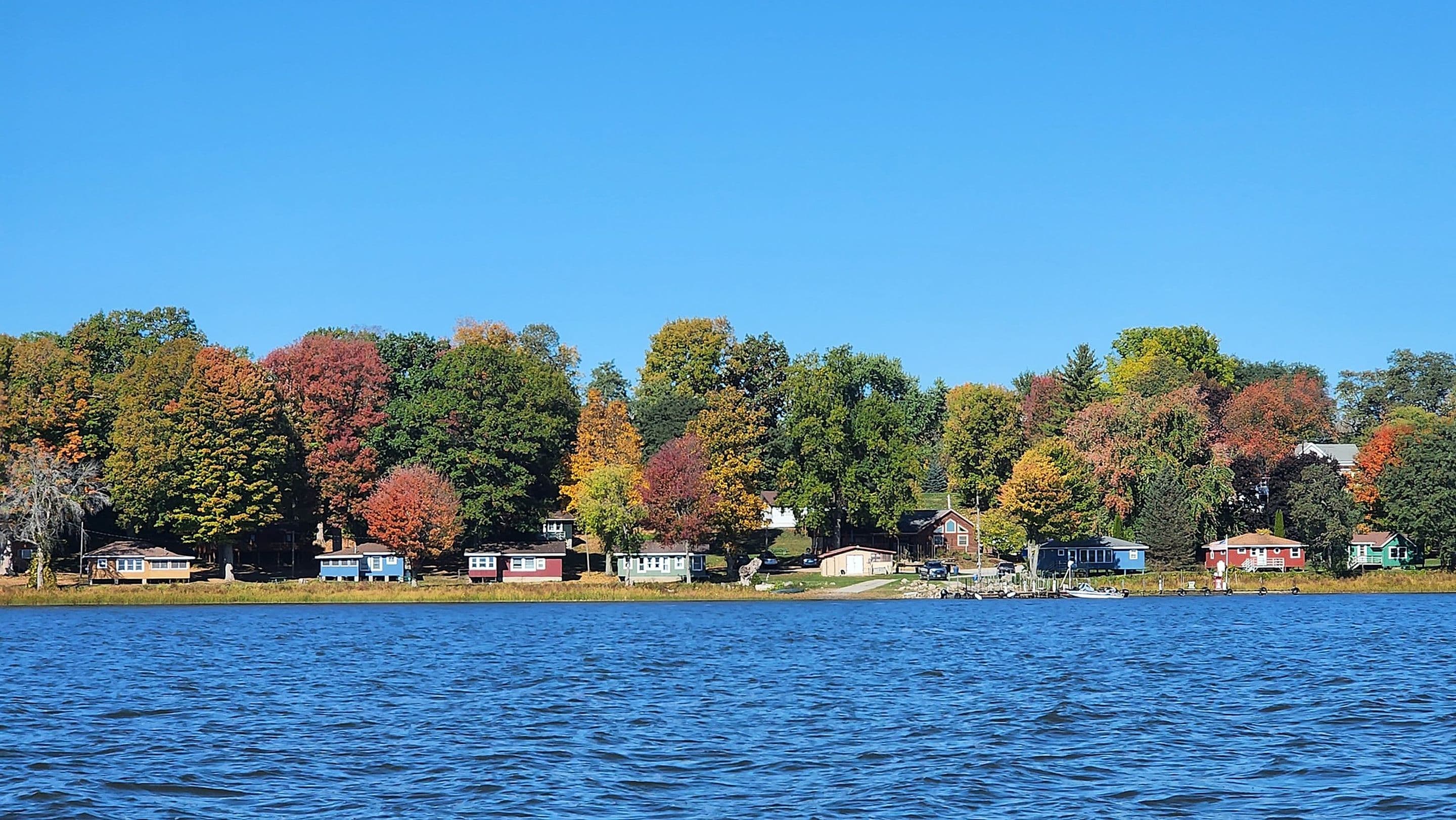 McLear's Cottage Colony seen from Black Lake